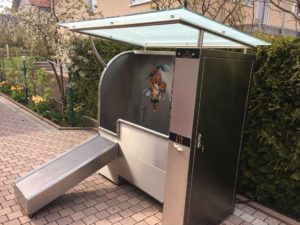 Waschanlage für Hunde draußen mit Dach