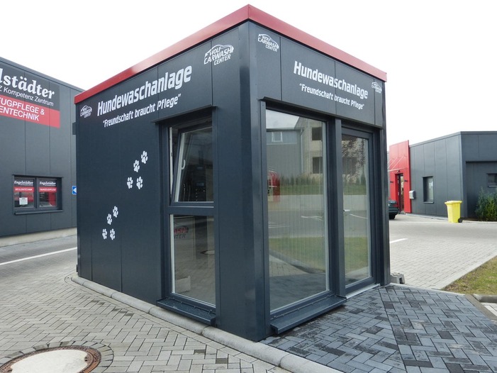 Außenansicht Hundewaschanlage Container bei Wolf Carwash Center